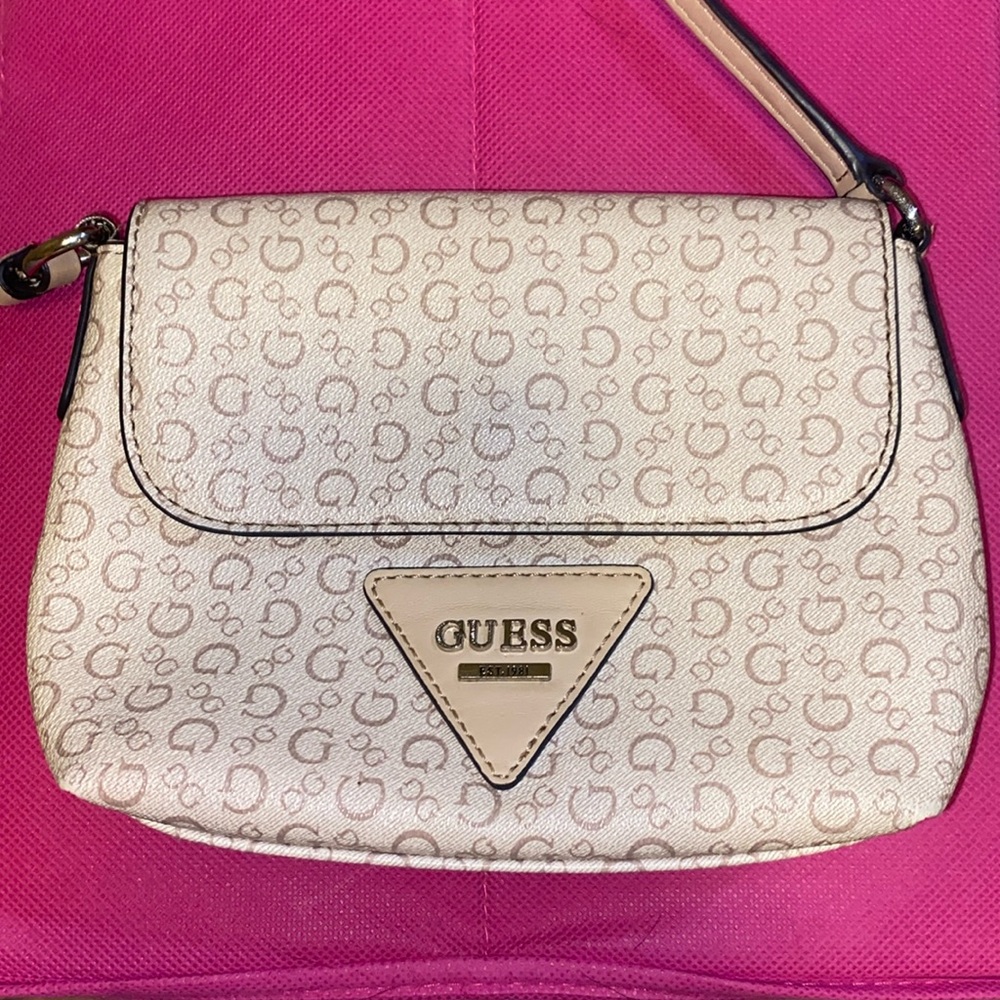 Mini GUESS crossbody purse ✨